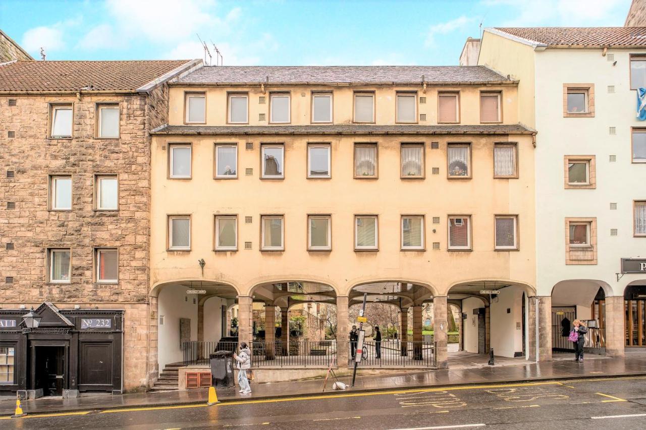 אדינבורו Charming Old Town 2 Bed Apt, 2Mins From Royal Mile מראה חיצוני תמונה
