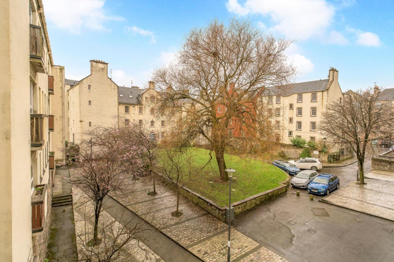 אדינבורו Charming Old Town 2 Bed Apt, 2Mins From Royal Mile מראה חיצוני תמונה