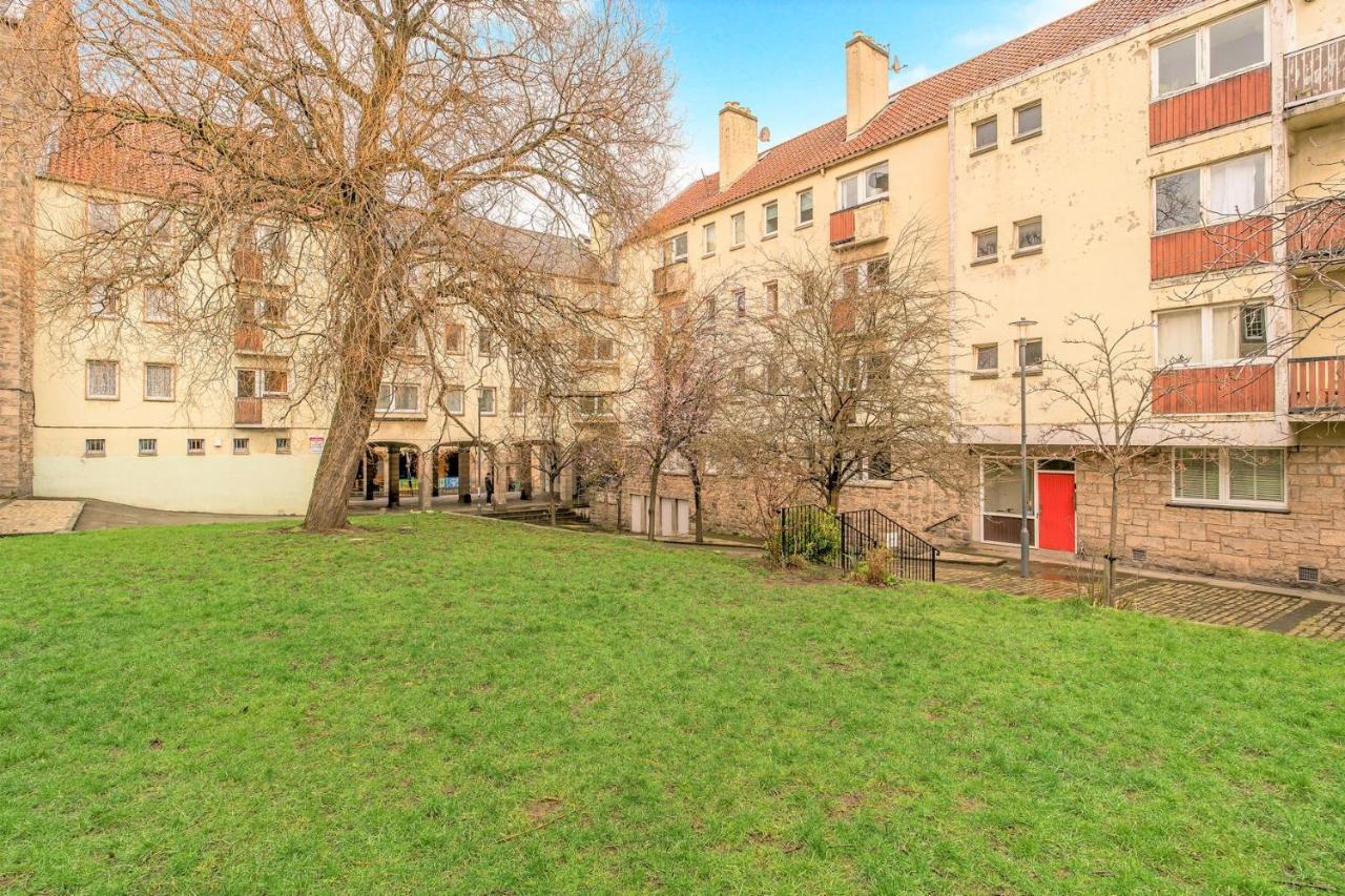 אדינבורו Charming Old Town 2 Bed Apt, 2Mins From Royal Mile מראה חיצוני תמונה