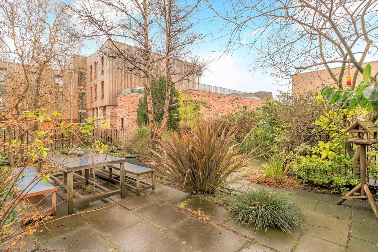 אדינבורו Charming Old Town 2 Bed Apt, 2Mins From Royal Mile מראה חיצוני תמונה