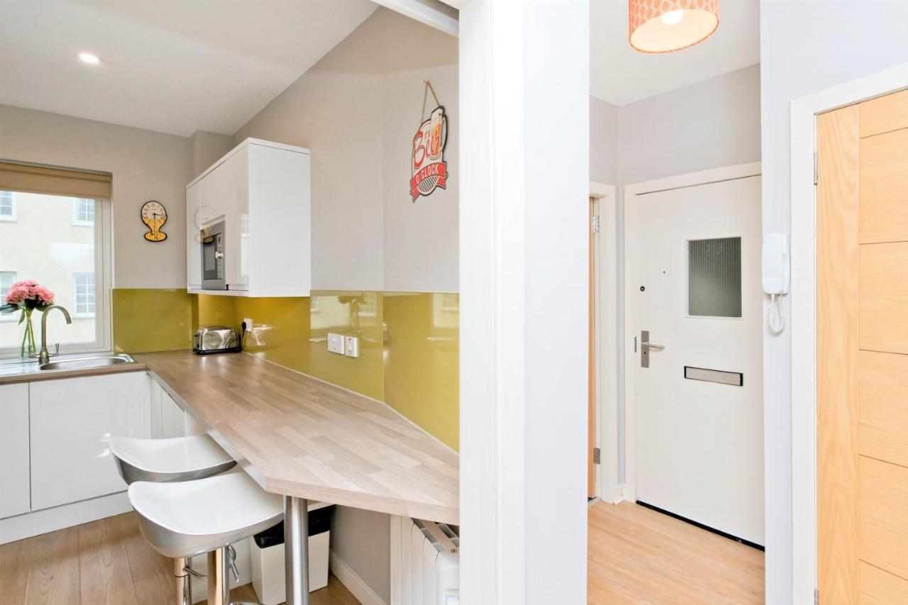 אדינבורו Charming Old Town 2 Bed Apt, 2Mins From Royal Mile מראה חיצוני תמונה