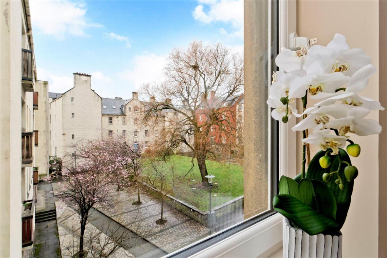 אדינבורו Charming Old Town 2 Bed Apt, 2Mins From Royal Mile מראה חיצוני תמונה