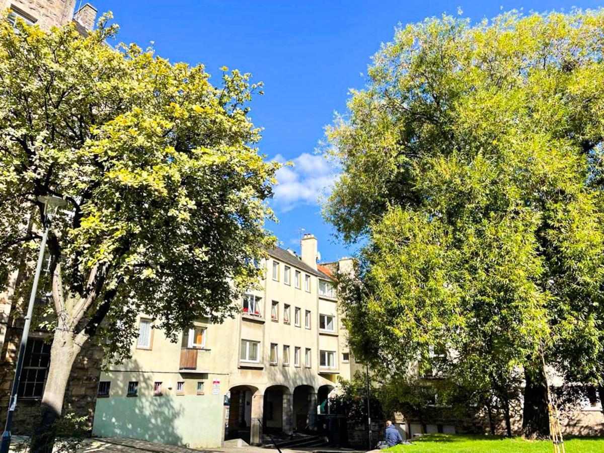 אדינבורו Charming Old Town 2 Bed Apt, 2Mins From Royal Mile מראה חיצוני תמונה
