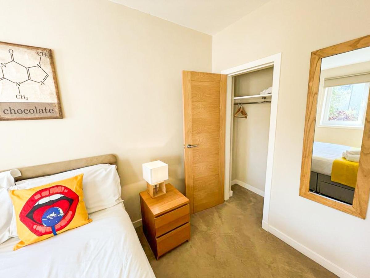 אדינבורו Charming Old Town 2 Bed Apt, 2Mins From Royal Mile מראה חיצוני תמונה